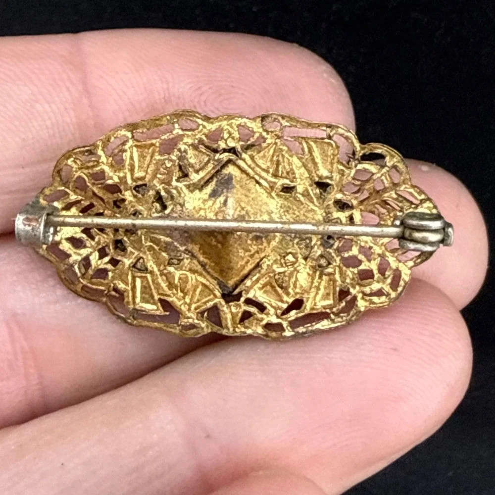 Vintage Gold Tone Flower Theme Brooch READ